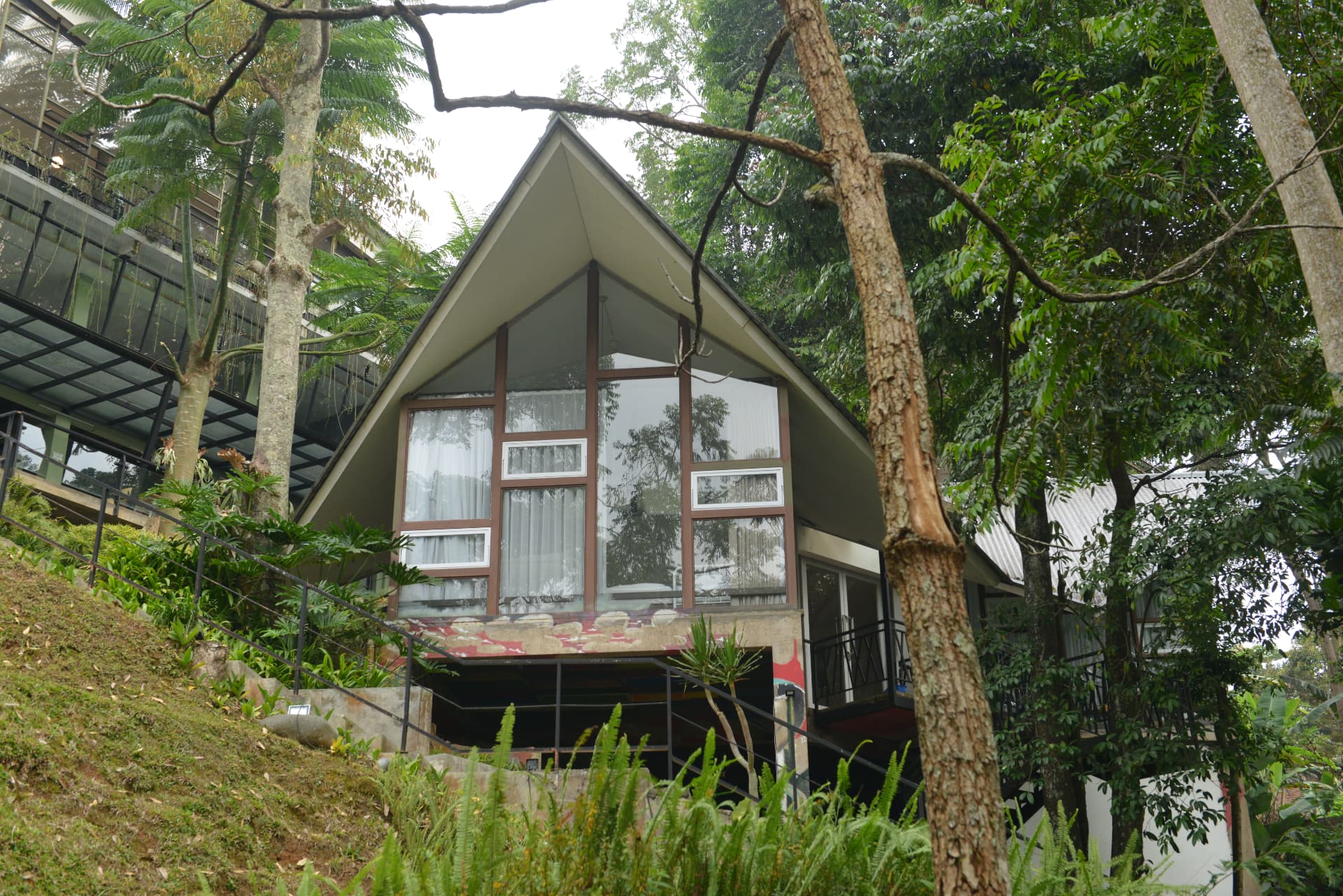 Lawangwangi gallery 1-2