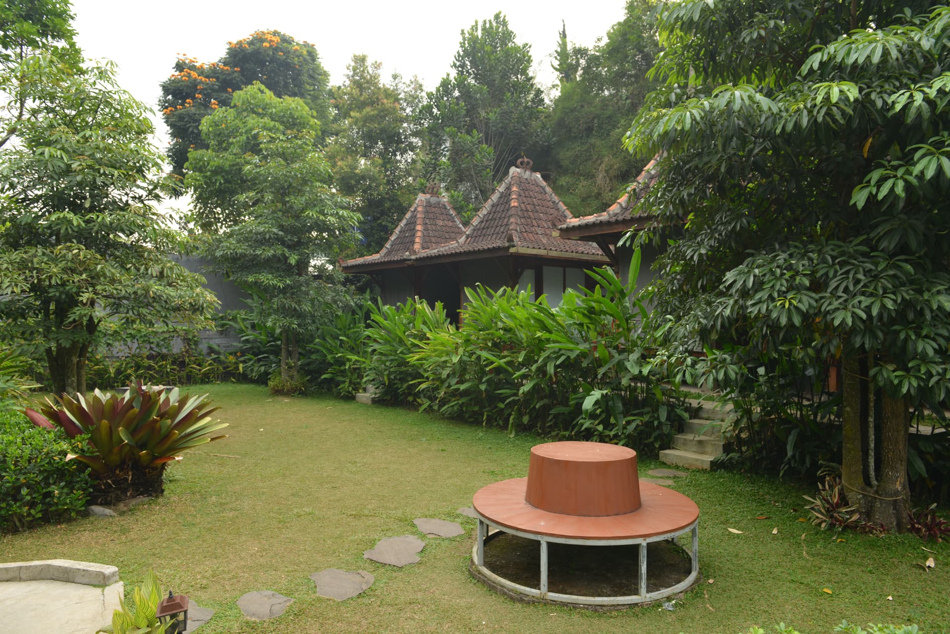 Lawangwangi gallery 2-3